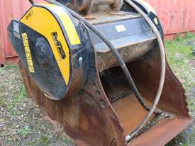 MB BF 80.3 Crusher Bucket - picture0' - Click to enlarge