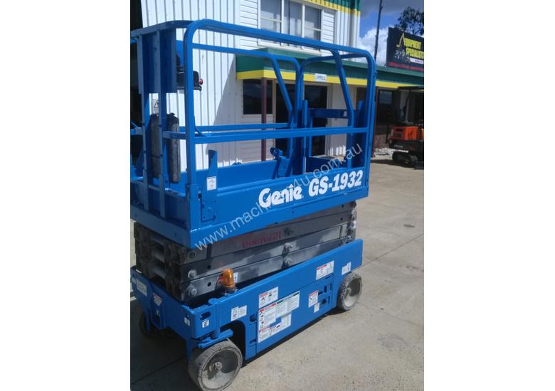 caption Genie GS1932 Scissor Lift