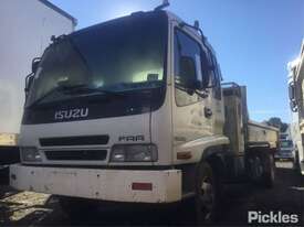2001 Isuzu FRR 500 Long - picture2' - Click to enlarge