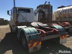 1990 International TRANSTAR 4670 - picture2' - Click to enlarge