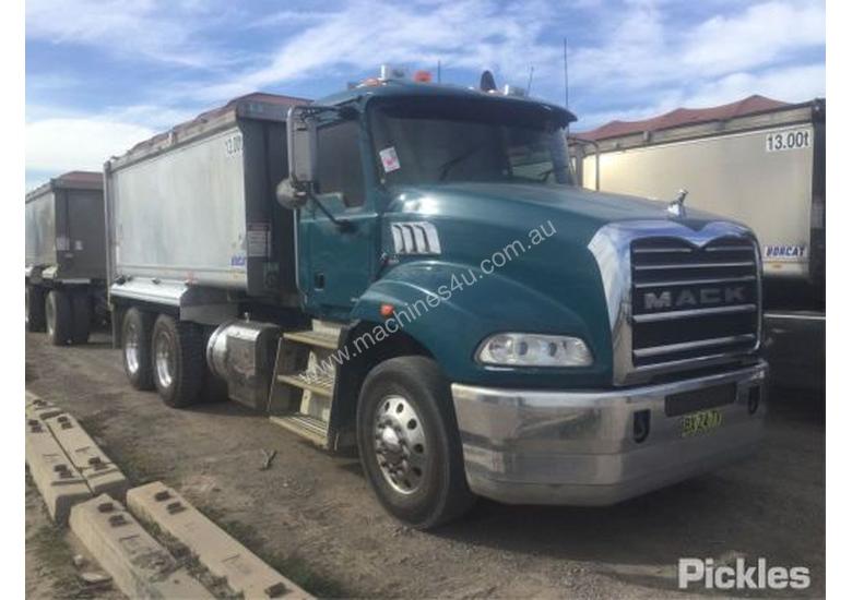 caption 2013 Mack Granite