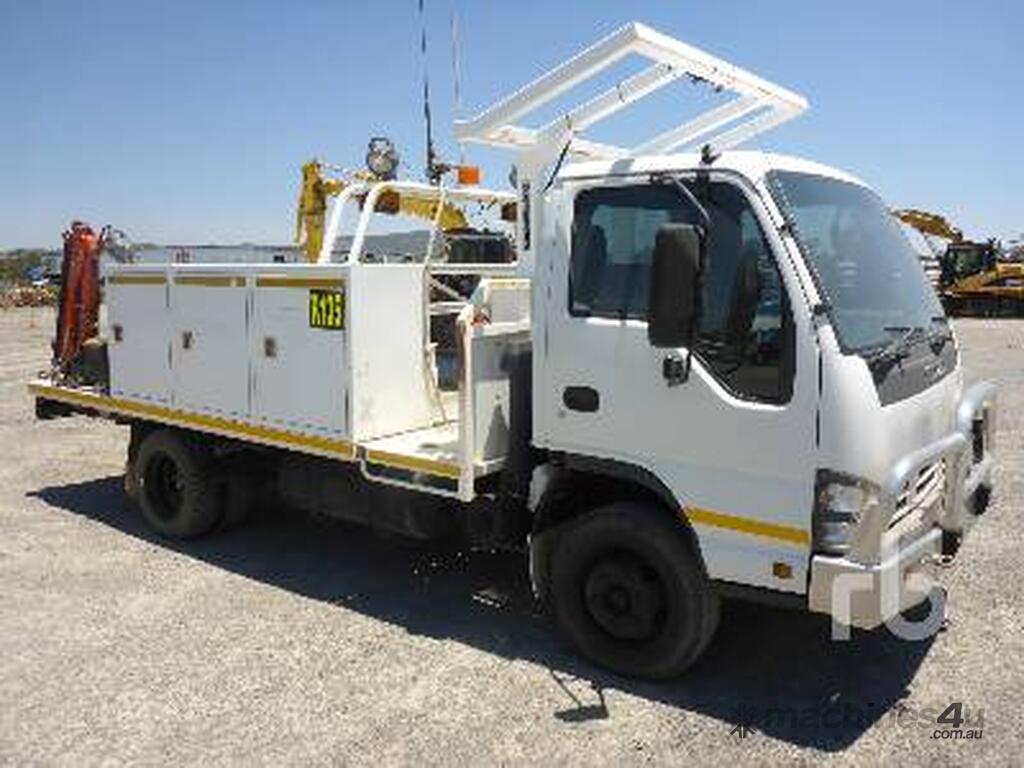 buy-used-2005-isuzu-npr-service-trucks-in-listed-on-machines4u