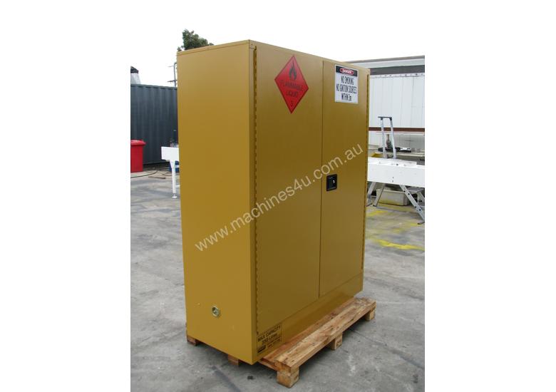 Used Pratt Pratt Safety Cabinet 5560as 350l Hazardous Dangerous