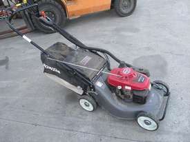 Honda HRU216 Mower - picture0' - Click to enlarge