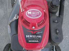 Honda HRU216 Mower - picture1' - Click to enlarge