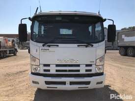 2010 Isuzu FRR600 - picture1' - Click to enlarge