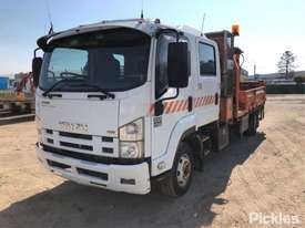 2010 Isuzu FRR600 - picture2' - Click to enlarge