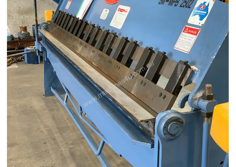 caption Just In - Late Model - 2500mm x 1.6mm Panbrake Folder - Very Good Order