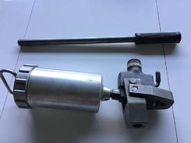 SKF Oil Injector 226400 Manual High Pressure Pump - picture2' - Click to enlarge