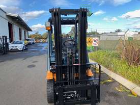 Toyota 7FG18 forklift - picture2' - Click to enlarge