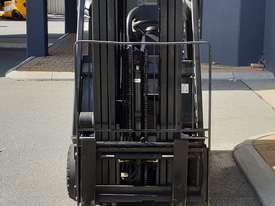 Nissan 3-Wheel 1300kg Battery Electric Forklift with 4300mm Three Stage Container Mast - picture2' - Click to enlarge
