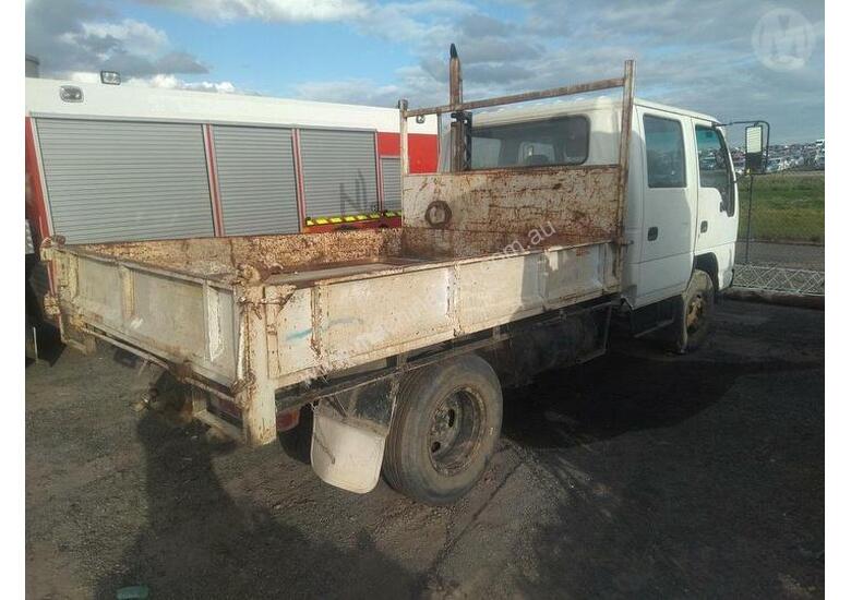 caption Isuzu NPR 300