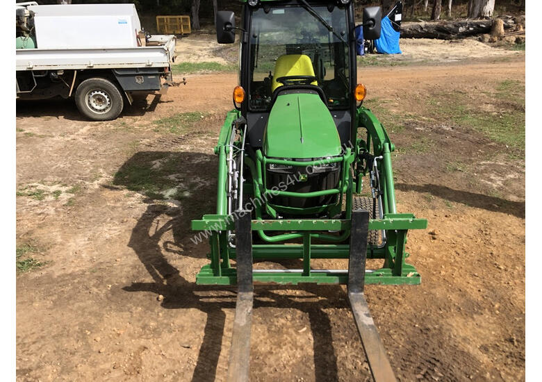 caption John Deere 1025R FWA/4WD Tractor