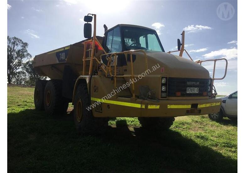 caption Caterpillar 740