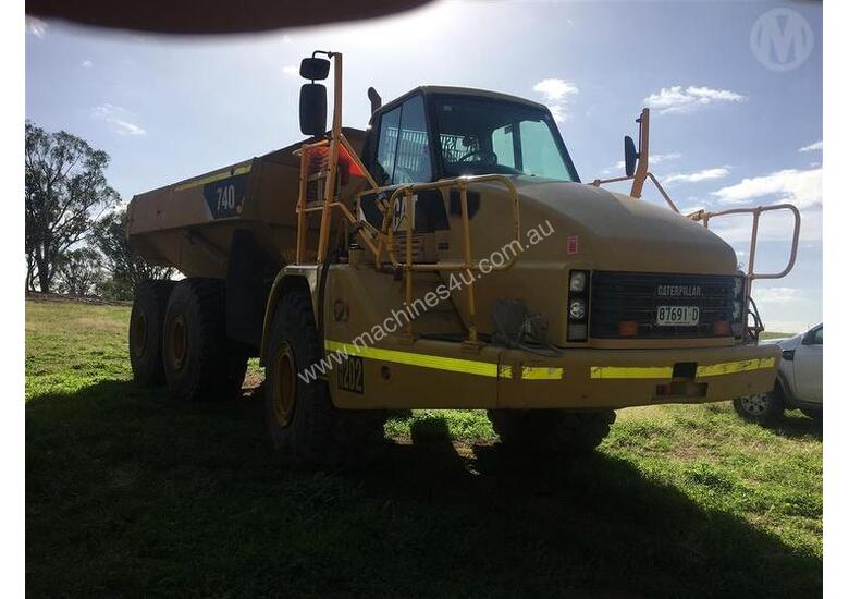 caption Caterpillar 740