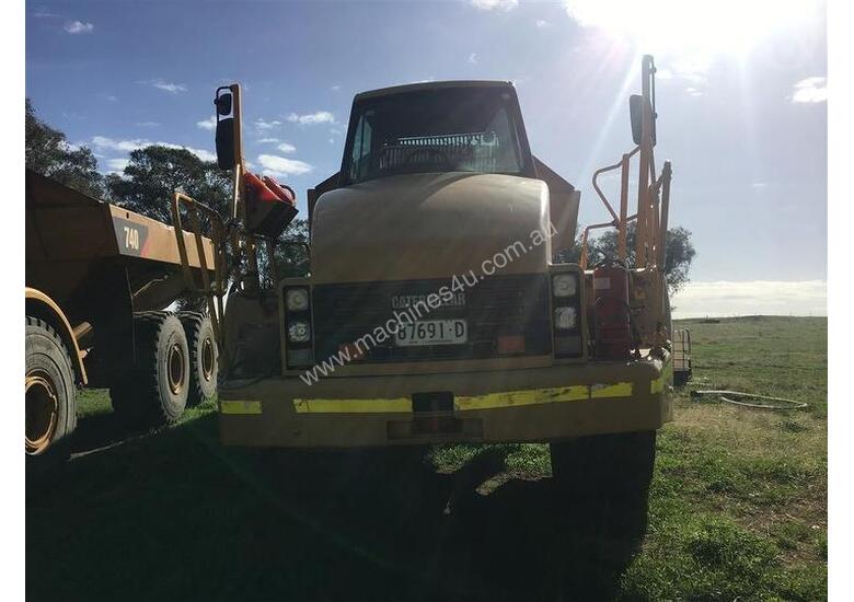 caption Caterpillar 740