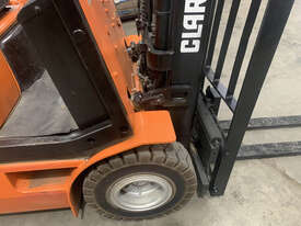 2 Tonne Clark Forklift For Sale!  - picture2' - Click to enlarge