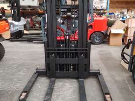 Heli CTD16-960 Walkie straddle stacker - picture0' - Click to enlarge