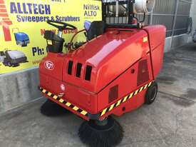 RCM Boxer LPG Ride on LOW 734hrs Bargain!!!! - picture0' - Click to enlarge