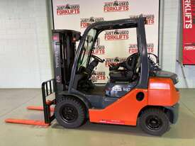 2013 TOYOTA DELUXE 8FG25 SN/40899 CONTAINER ENTRY  LPG GAS FORKLIFT   - picture0' - Click to enlarge