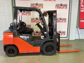 2013 TOYOTA DELUXE 8FG25 SN/40899 CONTAINER ENTRY  LPG GAS FORKLIFT   - picture2' - Click to enlarge