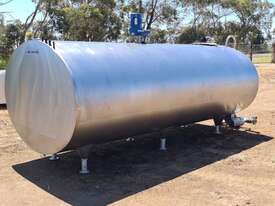 7,700lt STAINLESS STEEL TANK, MILK VAT - picture1' - Click to enlarge