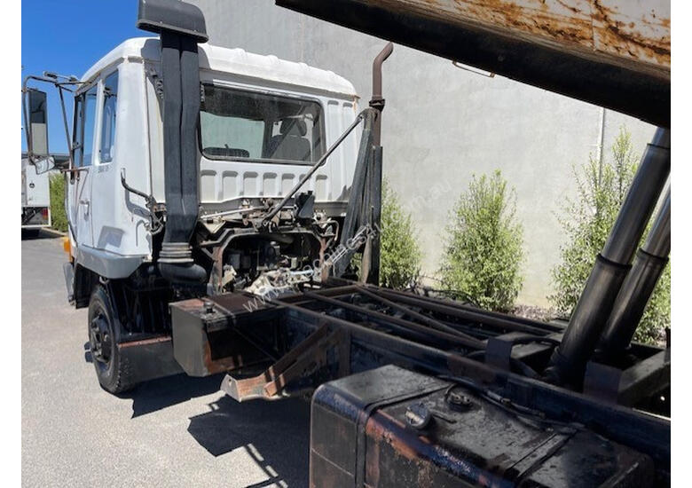 caption Mitsubishi FK417 Tipper Truck