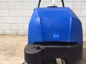 Walk Behind Battery Sweeper - Nilfisk 560B - picture0' - Click to enlarge