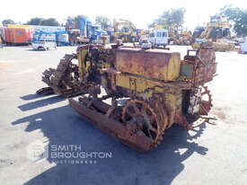 CATERPILLAR D4 DOZER - picture1' - Click to enlarge