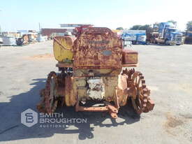 CATERPILLAR D4 DOZER - picture2' - Click to enlarge