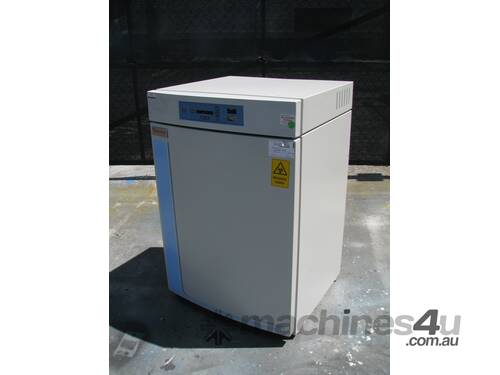 Laboratory Lab Water-Jacketed CO2 Incubator Oven - Thermo Forma Series II 3111