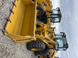 Free Delivery and Service Kit UHI LG820 Wheel loader, 4WD, 4in1 Bucket, 100HP, 2.2T loading capacity - picture1' - Click to enlarge