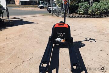 Lithium Powered Electric Pallet Truck