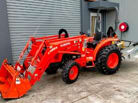 Kubota L3800 Tractor 4WD - picture0' - Click to enlarge