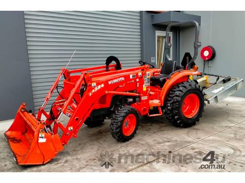 Kubota L3800 Tractor 4WD