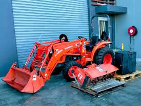 Kubota L3800 Tractor 4WD - picture0' - Click to enlarge