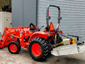 Kubota L3800 Tractor 4WD - picture1' - Click to enlarge