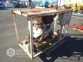 DEUTZ F3L912 3 CYLINDER DIESEL ENGINE IN FRAME - picture0' - Click to enlarge