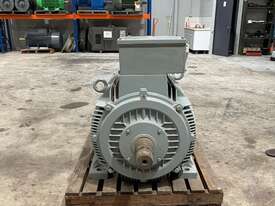 315 kw 420 hp 6 pole 990 rpm 415 volt 400L frame AC Electric Motor Siemens Type 1 A6 407-6AB90Z - picture1' - Click to enlarge