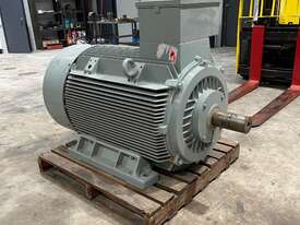 315 kw 420 hp 6 pole 990 rpm 415 volt 400L frame AC Electric Motor Siemens Type 1 A6 407-6AB90Z - picture2' - Click to enlarge
