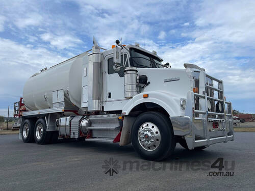 Kenworth T409SAR Fuel/Lube Tanker Truck