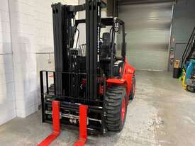 2.5T Rough Terrain 4WD Forklift - picture2' - Click to enlarge