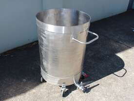 Stainless Steel Mobile Tank. - picture0' - Click to enlarge