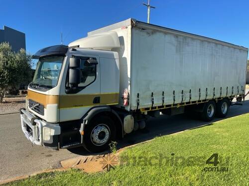 Truck Volvo Curtainsider 6x2 Tail lift FE 300HP SN1253 1EEP775