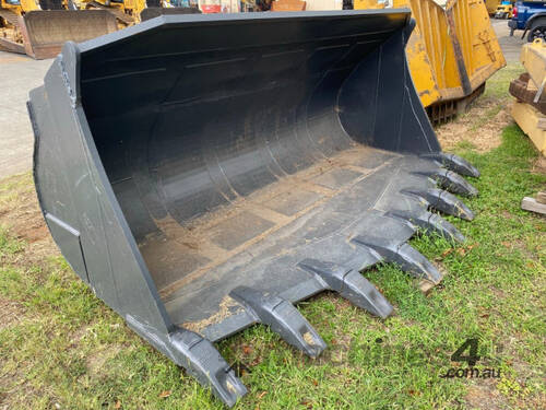 KOMATSU WA500-6 SPADE NOSE ROCK BUCKET Bucket-Rock Attachments