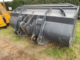 KOMATSU WA500-6 SPADE NOSE ROCK BUCKET Bucket-Rock Attachments - picture0' - Click to enlarge