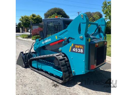 LYNFIELD MINI X - SUNWARD 4538 TRACKED SKID STEER - POWER AND PERFORMANCE - KUBOTA ENGINE - SAVE $5