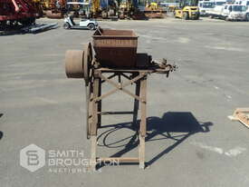 VINTAGE SUNFEED BELT DRIVEN GRAIN GRISTER - picture0' - Click to enlarge