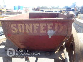 VINTAGE SUNFEED BELT DRIVEN GRAIN GRISTER - picture2' - Click to enlarge