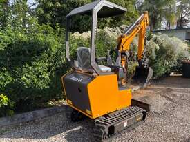 NEW MODEL RHINOCEROS XN15 1.5TON DIESEL EXCAVATOR WITH STANDARD BUCKET - picture1' - Click to enlarge